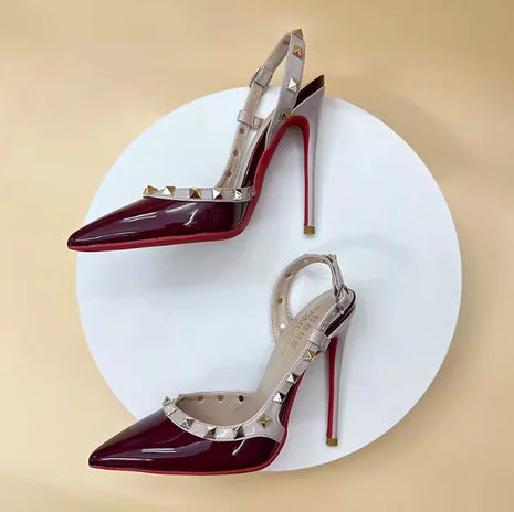 Nuovi tacchi alti europei e americani sexy vino rosso per le donne tacchi sottili punta a punta, bocca poco profonda, sandali con scarpa singola rivettata