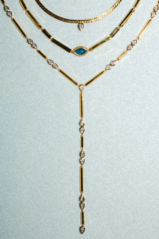 2025 nuovo elenco di una varietà di nappe tridimensionali con zirconi con la stessa collana di gioielli femminili sexy alla moda.