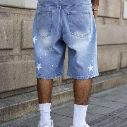 I pantaloncini da uomo in denim blu per la primavera e l'estate, con stelle stampate sulle gambe, sono eleganti e semplici da abbinare.