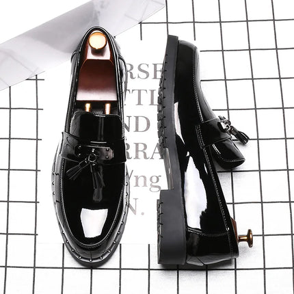 Mocassini di marca di lusso italiani Scarpe da uomo Nappa Scarpe firmate da uomo Scarpe in pelle laccata stile britannico Scarpe da sposa con fondo spesso