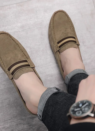 Muli da uomo scarpe Casual in pelle scamosciata leggera nuovi uomini pigro per il tempo libero mezze pantofole traspiranti Slip on scarpe da passeggio mocassino