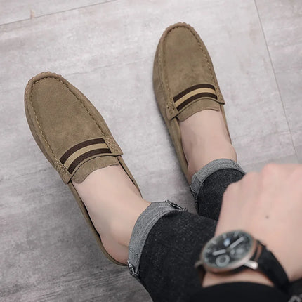 Muli da uomo scarpe Casual in pelle scamosciata leggera nuovi uomini pigro per il tempo libero mezze pantofole traspiranti Slip on scarpe da passeggio mocassino
