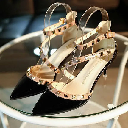 Rivetto Punta a punta Scarpe da donna sexy bianche Estate 2025 Sandali con fibbie per donna Tacchi alti Festa Matrimoni Calzature Tacco spesso H platinumshop