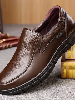 Scarpe estive nuove da uomo in pelle con suola morbida Scarpe basse casual Scarpe da passeggio per esterni Scarpe comode in morbida pelle alla moda Mocassini