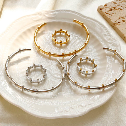Set di gioielli di lusso Bracciale rigido in acciaio inossidabile Anello da dito Orecchini a cerchio con mini sfere per regali di gioielli di moda da donna platinumshop