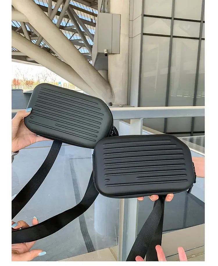 Borsa a tracolla rigida nera, leggera e portatile, per adulti, ideale per il trasporto quotidiano, lo shopping, le brevi camminate all'aperto e l'uso quotidiano.