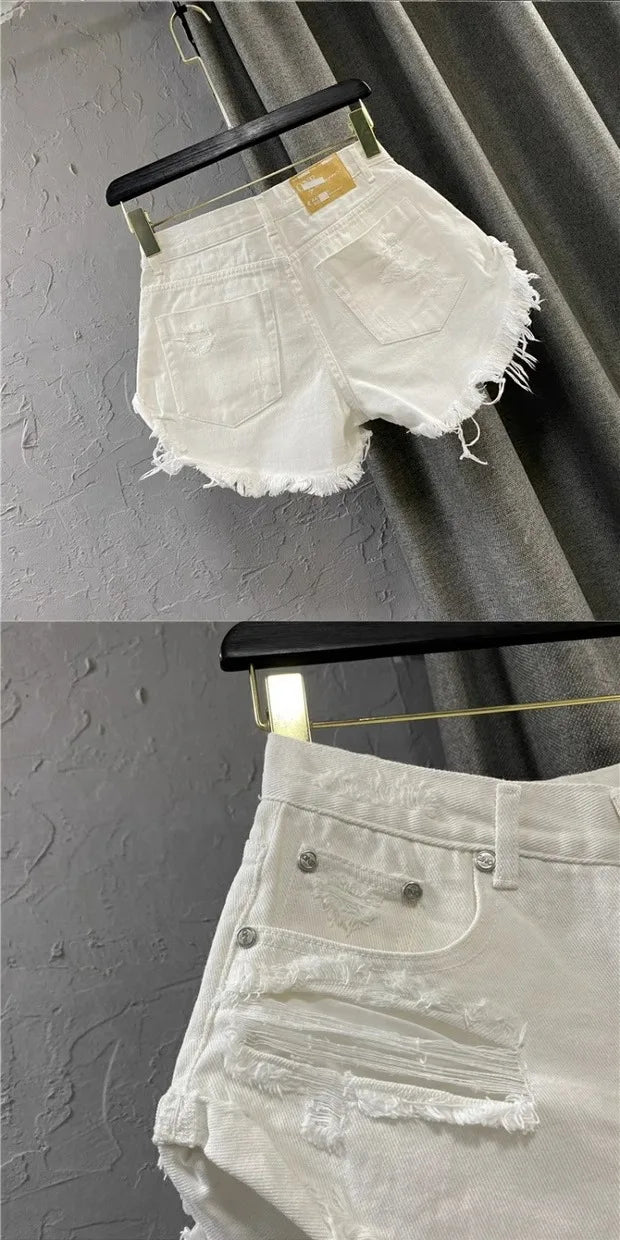Nuovi Shorts Estivi da Donna 2026 in Denim Bianco, Stile A-Line Strappato a Gamba Larga, Hot Pants Casual alla Moda Streetwear per Ragazze