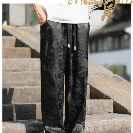 Pantaloni a gamba larga moda vintage da uomo in tessuto di seta di ghiaccio pantaloni estivi casual larghi pantaloni traspiranti con motivo drago sutil da uomo 5XL