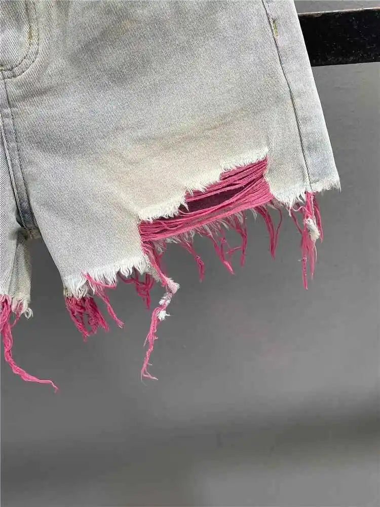 Pantaloncini di jeans con foro rosa stile coreano Donna Estate Nuova vita alta Bordo grezzo A-line Pantaloncini per ragazze calde Pantaloni caldi sottili di nicchia di moda