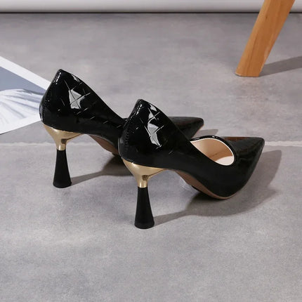 Scarpe Donna 2024 Tendenza Nuova Estate Tacchi rossi Donna elegante Décolleté con tacco nero e punta a punta Abito in pelle Scarpe da donna bianche