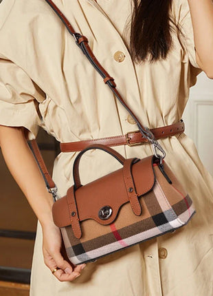 Borsa Mini Boston a Righe e Quadri in Tessuto con Finiture in Ecopelle, Chiusura a Giro e Torsione, Design con Patta, Borsa a Mano da Donna, a Tracolla, Portamonete