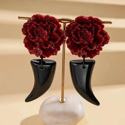 Ciondolo in corno esagerato individualmente con orecchini a fiore grande, gioielli di qualità lussuosa, regali per feste alla moda da donna