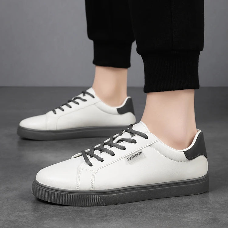 Skateboarding Shoes Men Flat Comfortable Leather Casual Vulcanized Shoes Trendy Classic Breathable Cheap Sneakers Man Plus Size