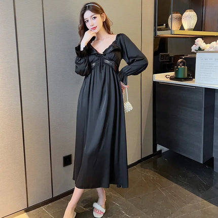 Sexy camicia da notte in seta effetto ghiaccio con decorazioni in pizzo, scollo a V, maniche lunghe e reggiseno integrato, comoda e morbida per una serata romantica.