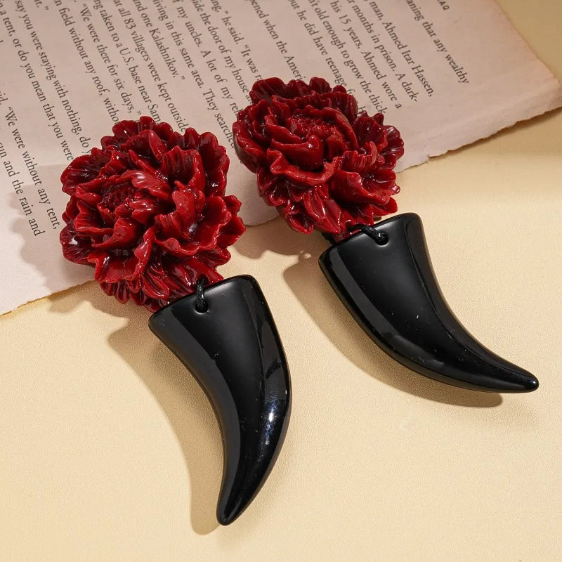 Ciondolo in corno esagerato individualmente con orecchini a fiore grande, gioielli di qualità lussuosa, regali per feste alla moda da donna