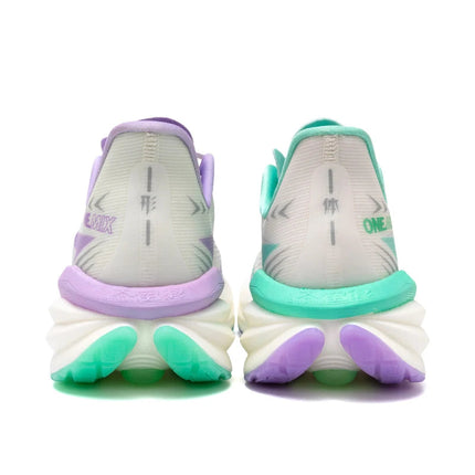 ONEMIX YUE SHUANG Scarpe da corsa estive da uomo Design leggero Asciugatura rapida Maratona Supporto per l'assorbimento degli urti Sneakers da uomo PlatiNum