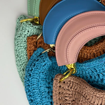 Raffia Straw Crossbody Bag with Leather Patchwork, Versatile Beach Bag for Women, Ideal for Holidays and Travel