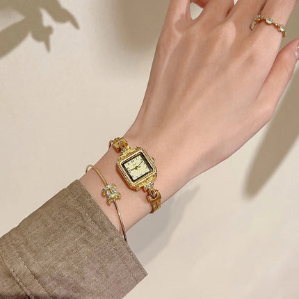 Nuovo orologio da donna in oro di lusso Orologio da polso al quarzo quadrato alla moda Orologio da donna semplice con strass squisito regalo Relogio Feminino platinumshop