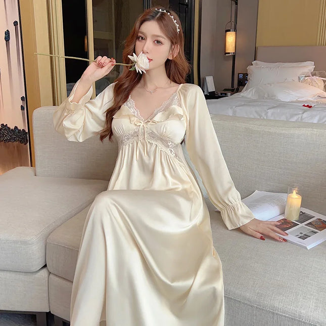 Sexy camicia da notte in seta effetto ghiaccio con decorazioni in pizzo, scollo a V, maniche lunghe e reggiseno integrato, comoda e morbida per una serata romantica.