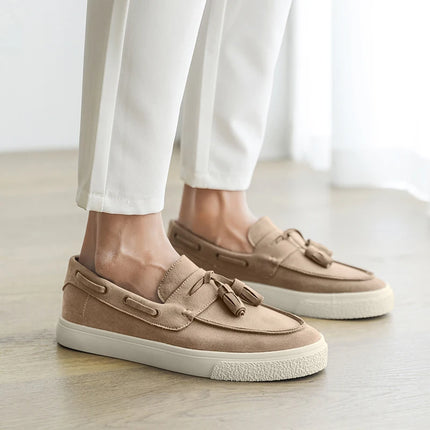 Mocassini fatti a mano in pelle scamosciata per il tempo libero Passeggiata Scarpe casual maschili Nuovo design Casual Slip on Flats Scarpe da guida versatili Mocassini
