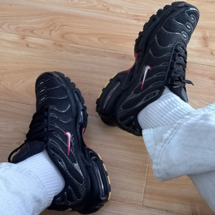 Nike Air Max Plus TN Black University Red Men Women Classic Breathable Air Cushion Running Shoes Citywalk Sneakers HF4293-001