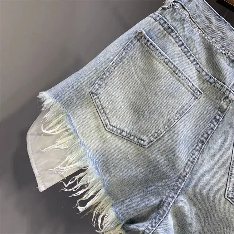 Nuovo stile di pantaloncini di jeans strappati con tasche lavate sfilacciate e piedi larghi