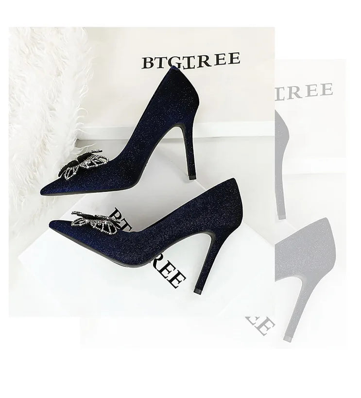 BIGTREE Scarpe Designer Nuove donne Décolleté Strass Farfalla Nodo Punta a punta Flock 10CM Tacchi sottili Scarpe da donna mature super alte