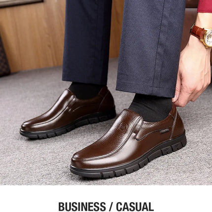 Scarpe estive nuove da uomo in pelle con suola morbida Scarpe basse casual Scarpe da passeggio per esterni Scarpe comode in morbida pelle alla moda Mocassini