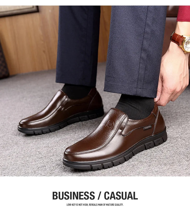 Scarpe estive nuove da uomo in pelle con suola morbida Scarpe basse casual Scarpe da passeggio per esterni Scarpe comode in morbida pelle alla moda Mocassini