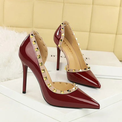 Donne 10.5 centimetri Tacchi Alti Della Signora Sexy Discoteca Punta a punta Pompe Femminile Rivetto Lato Vuoto In Pelle Verniciata Eden Tacchi Scarpe platinumshop