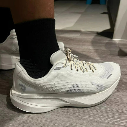 Luxury Brand Walking Jogging Shoe Unisex Breathable Sports Shoes For Men Women Designer Carbon Plate Running Shoes Couples PlatiNum