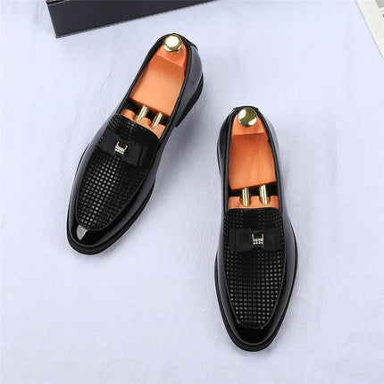 Mocassini con papillon da uomo Moda nuovi da uomo in pelle verniciata a punta Scarpe basse da lavoro Designer Calzature per abito da sposa per ritorno a casa