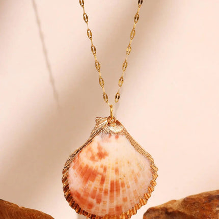 Retro Gold-Tone Shell Pendant Necklace Unique Layered DIY Fashion Jewelry for Women Perfect for Beach Vacations Gift Idea PlatiNum