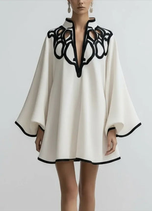 2026 Nouvelle mini-robe à col en V évidé pour femmes Manches évasées Robe plissée Printemps et