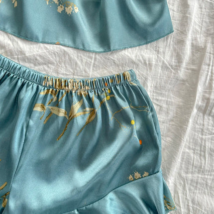 Comodo accappatoio estivo con stampa ciliegia irregolare e pantaloncini allacciati, pigiama da donna sexy in quattro pezzi