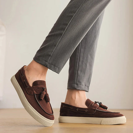 Mocassini fatti a mano in pelle scamosciata per il tempo libero Passeggiata Scarpe casual maschili Nuovo design Casual Slip on Flats Scarpe da guida versatili Mocassini