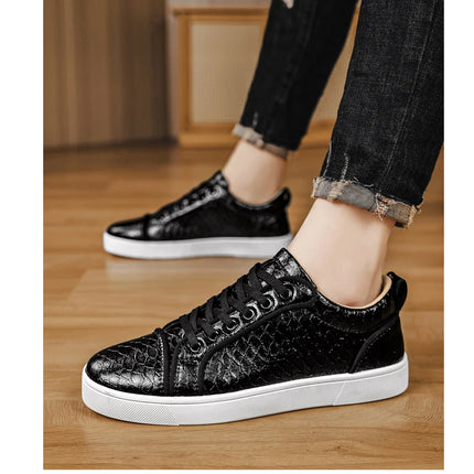 2026 Spring New Shoes for Men Leather Casual Shoes Fashion Pattern Flat Skateboard Shoes Street Cool Lace-up Sneaker