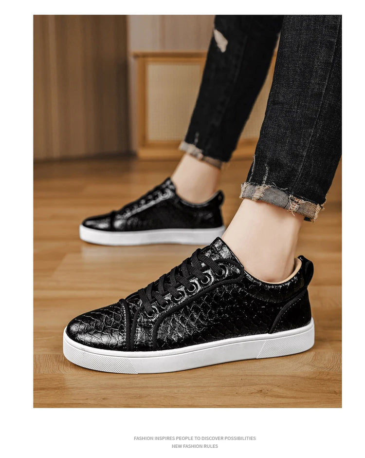 2026 Spring New Shoes for Men Leather Casual Shoes Fashion Pattern Flat Skateboard Shoes Street Cool Lace-up Sneaker