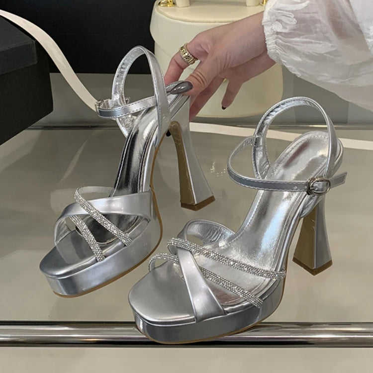 Liyke 2026 New Fashion Runway Sandali con plateau con tacco alto Strass Cinturino alla caviglia Open Toe Scarpe da festa di nozze Donna Oro