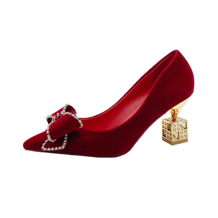 Moda di lusso Rivetto Fibbia Cintura Appartamenti Mocassino slip-on da donna Scarpe a punta Scarpe da balletto Mocassini da donna da ufficio 2025