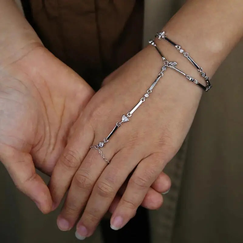 Nuovo speciale color oro Goccia d'acqua Bling Ovale CZ Collana girocollo Lariat Lunga barra a goccia a forma di Y Lunga nappa Gioielli da donna 2025