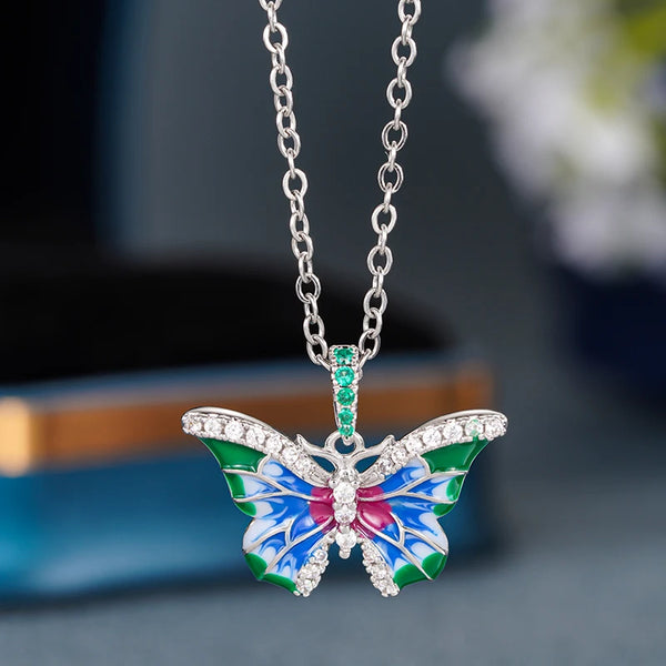 Huitan Collana con ciondolo a forma di farfalla in smalto colorato per le donne Squisito fidanzamento Accessori da sposa Brillante CZ Gioielli alla moda