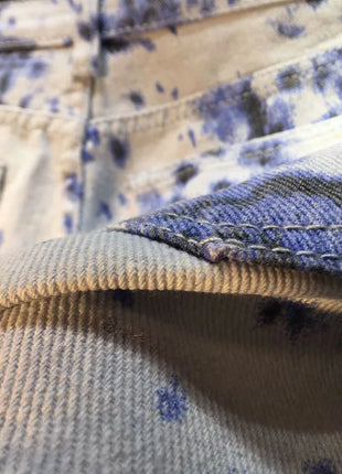 2025 Abiti estivi, Nuovi pantaloncini di jeans con bordo ruvido indossato a vita alta con perforazio