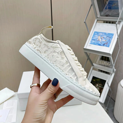 Sweet Lace Flat Platform Women Shoes Round Toe Lace Up Breathable Casual Tennis Shoe Thick Sole Outdoor White Black Sneakers