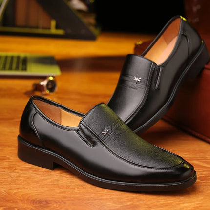 Scarpe in pelle Scarpe da lavoro da uomo Mocassini di marca di lusso Mocassini eleganti Slip traspiranti su scarpe da guida nere Scarpe formali maschili