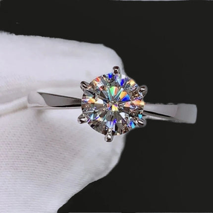 Collana classica di lusso super lucida con ciondolo in moissanite a sei artigli Set di orecchini ad anello da 1 carato per set di gioielli da sposa da donna PlatiNum