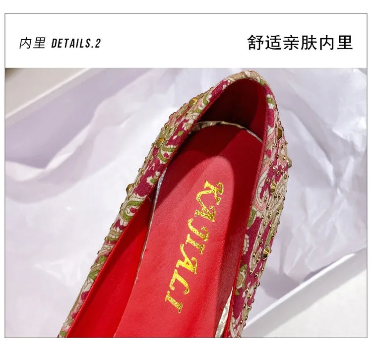 Moda di lusso Rivetto Fibbia Cintura Appartamenti Mocassino slip-on da donna Scarpe a punta Scarpe da balletto Mocassini da donna da ufficio 2025
