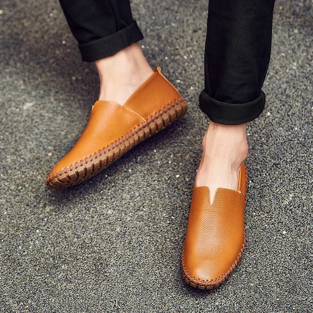 Scarpe in pelle da uomo di alta qualità Outdoor comode suola morbida Slip-on Scarpe da guida taglie forti Mocassini mocassini fatti a mano alla moda