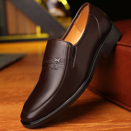 Scarpe in pelle Scarpe da lavoro da uomo Mocassini di marca di lusso Mocassini eleganti Slip traspiranti su scarpe da guida nere Scarpe formali maschili