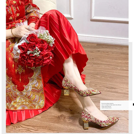 Moda di lusso Rivetto Fibbia Cintura Appartamenti Mocassino slip-on da donna Scarpe a punta Scarpe da balletto Mocassini da donna da ufficio 2025